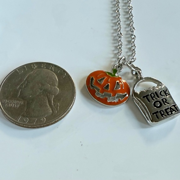 🎃 Cookie Lee Pumpkin and Silver Tone 🍬Trick or Treat Necklace - Picture 10 of 10